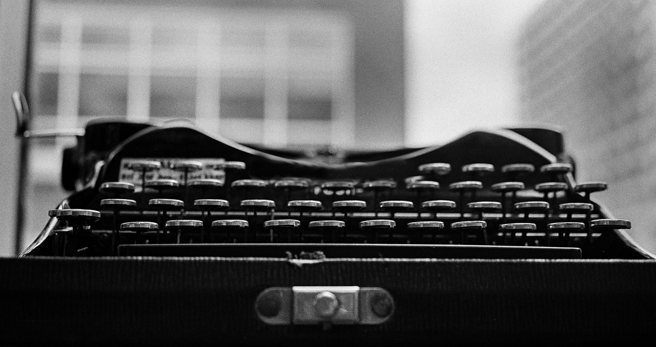 A black and white image of a typewriter
