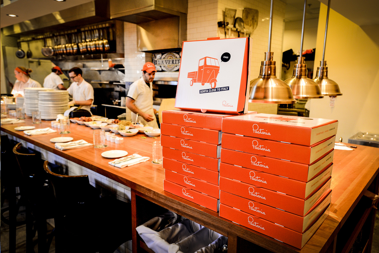 Branded Pizza Box Design for Pastaria Restaurant