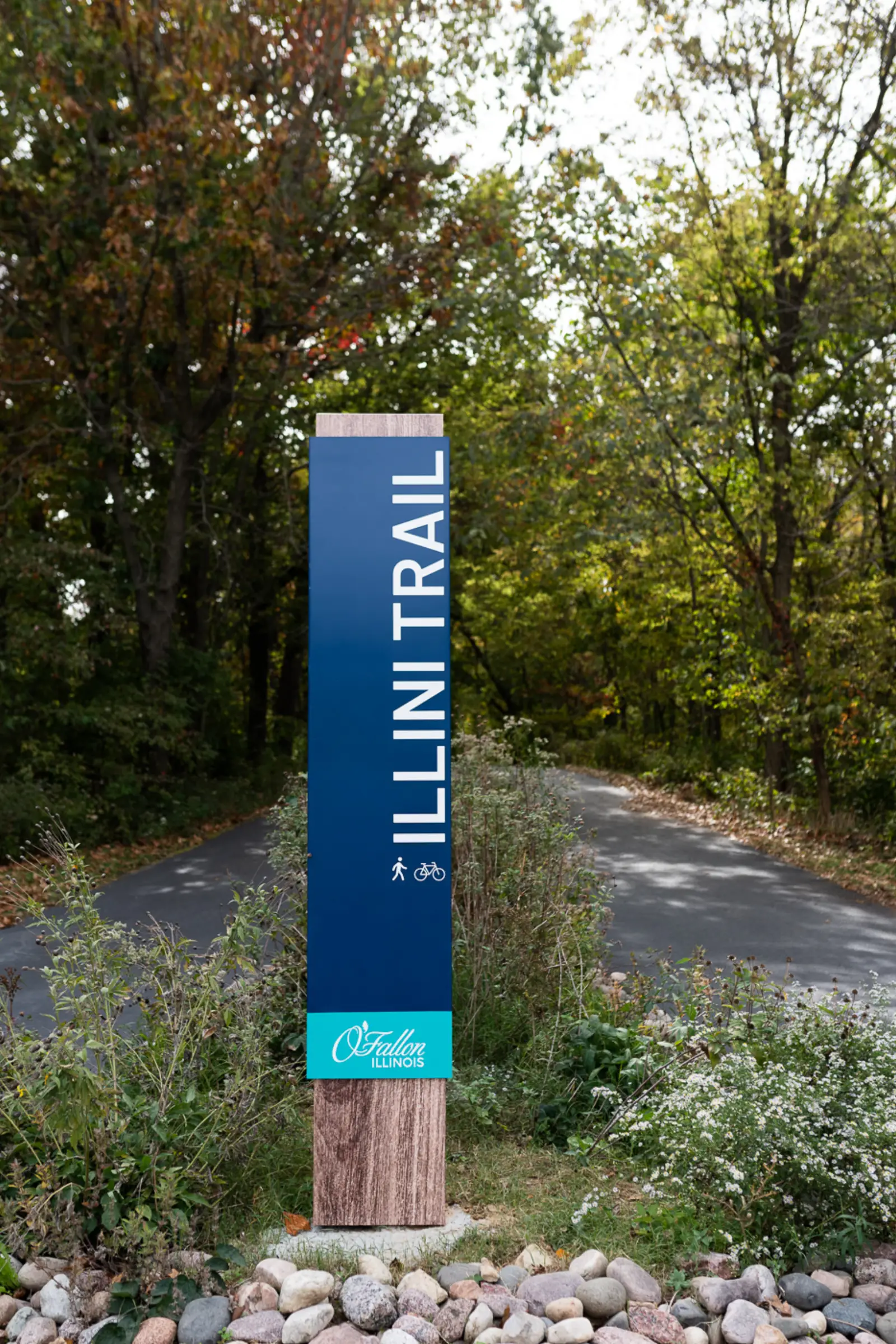 Illini Trail gateway marker in O'Fallon, Illinois